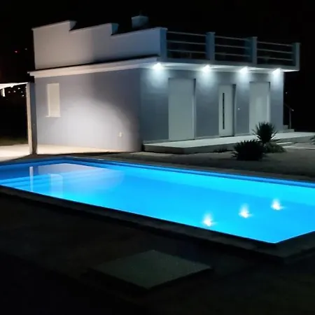 Urban House M & M Villa *