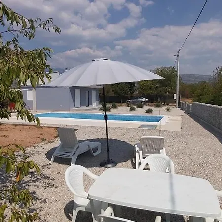Urban House M & M Villa