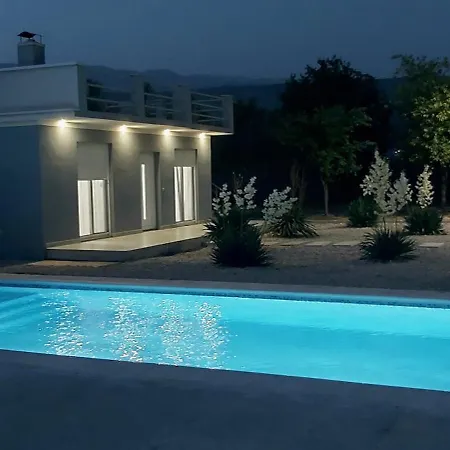 Urban House M & M Villa