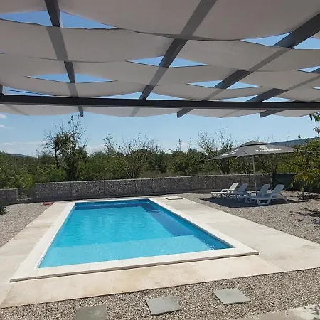Urban House M & M Villa Mostar