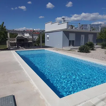 וילה Urban House M & M