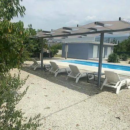 וילה Urban House M & M *