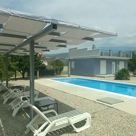 וילה Urban House M & M